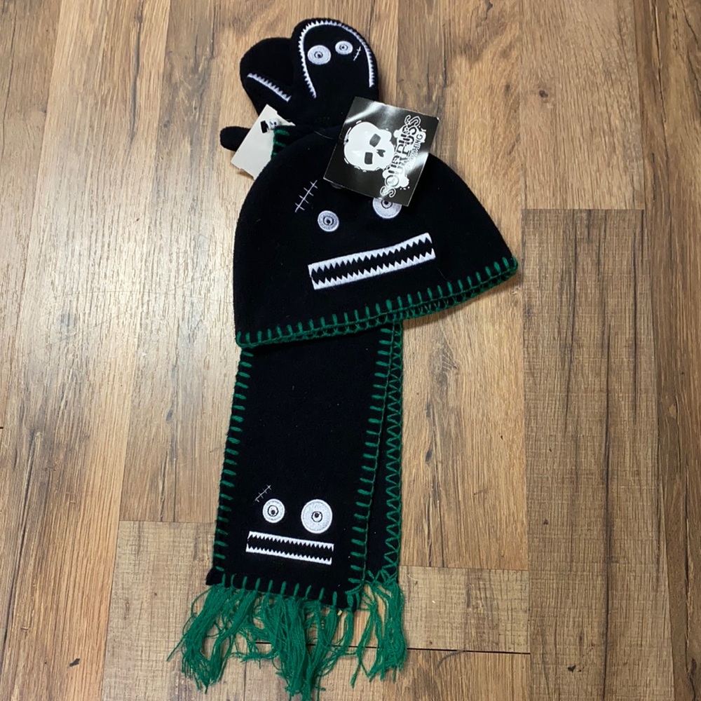 Sourpuss Kids 3 Piece Hat Glove Scarf Set NWT